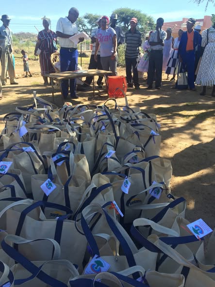 Christmas hamper distribution - community